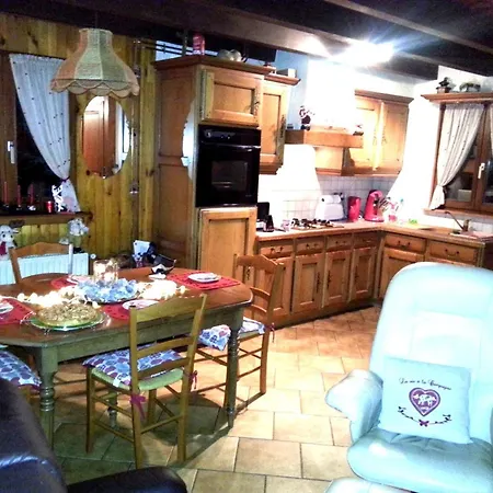 Chalet Spacious For 4 In Hommert
